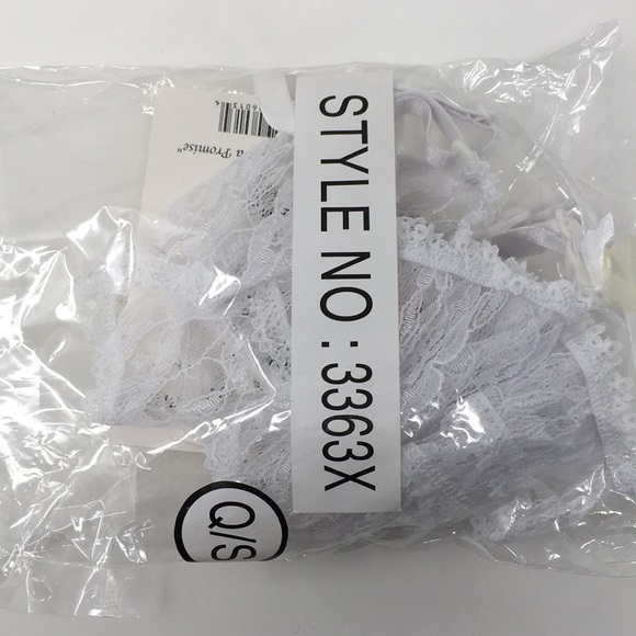 NWT ELEGANT MOMENTS WHITE GARTER BELT - Picture 2 of 3